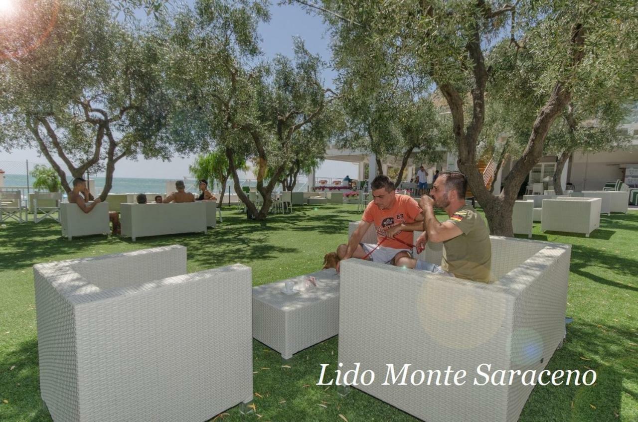 Holiday Lodge al Porto Mattinata Exterior foto